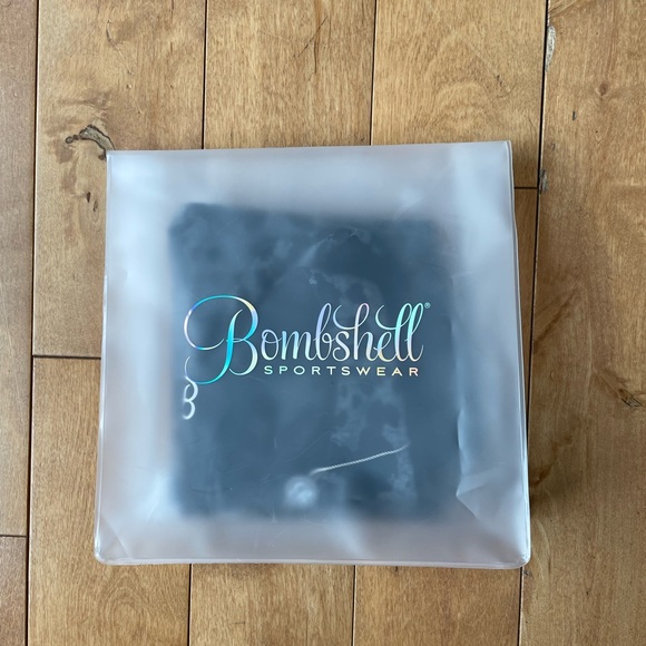 Bombshell reversible tank bra - Picture 3 of 7